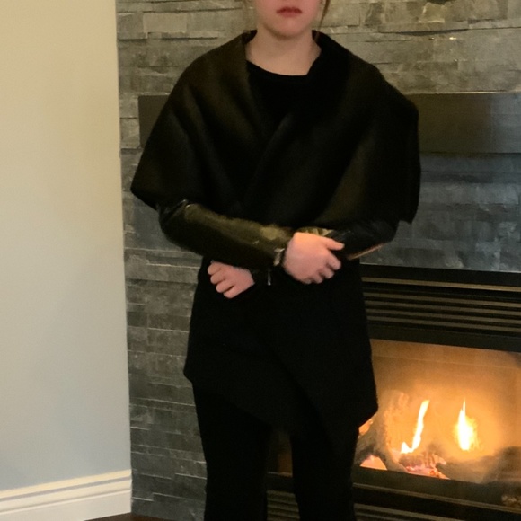 BCBG leather and Wool shawl coat NWOT Size XS - Picture 5 of 9